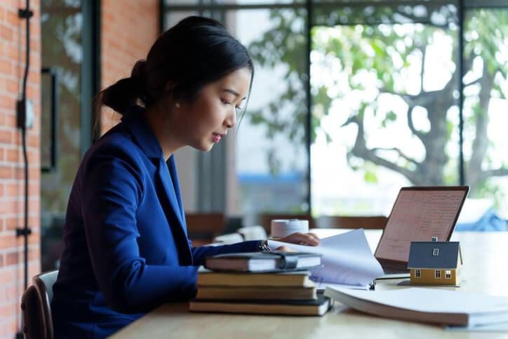 An Ontario real estate student studying for the licensing exam